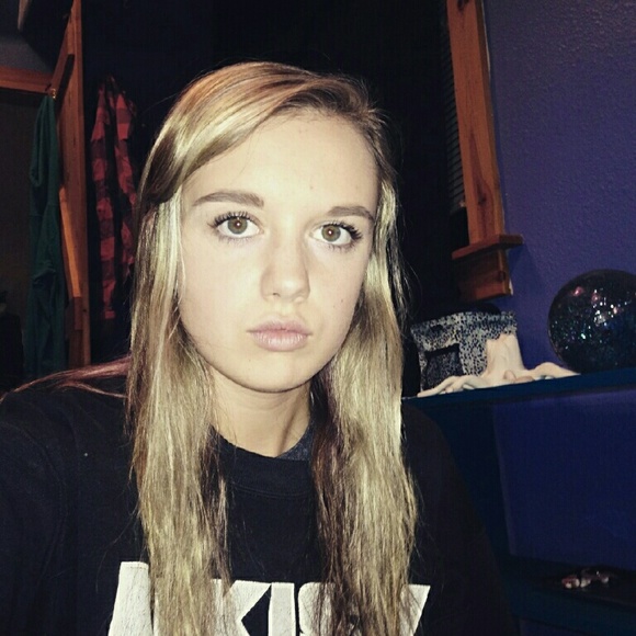 Profile Picture of Verity Feltman (@verityfeltman) on Poshmark