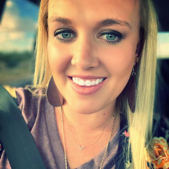 Profile Picture of Kristen Vanicek (@kristenvanicek) on Poshmark