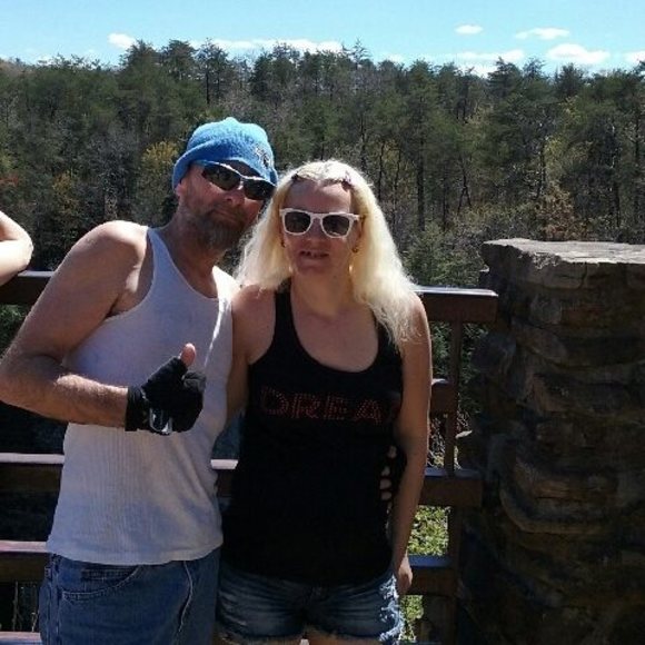 Profile Picture of Sharon Kemmett (@sharon_k_hinds) on Poshmark