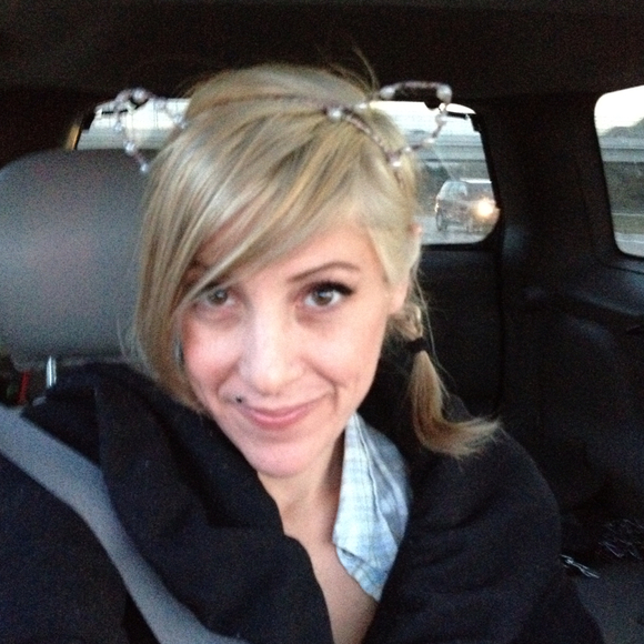 Profile Picture of Sunnie Rizzolo (@sunniesunshine) on Poshmark