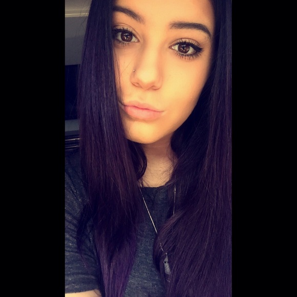 Profile Picture of Nicole Gizzo (@nicole_gizzo) on Poshmark