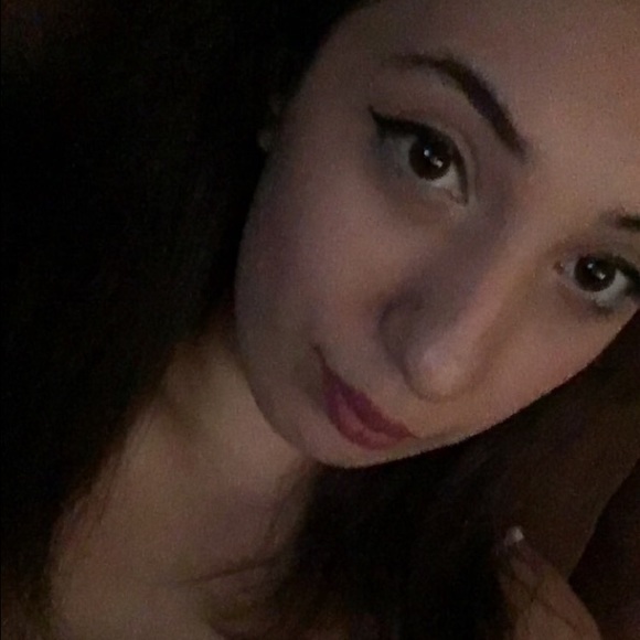 Profile Picture of Noelle Nicholas (@noellealice) on Poshmark