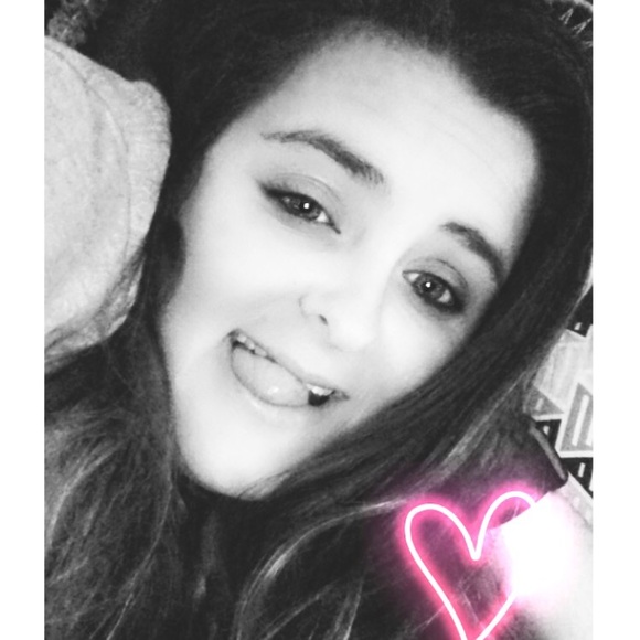 Profile Picture of Katelynn Farley (@katelynn_farley) on Poshmark