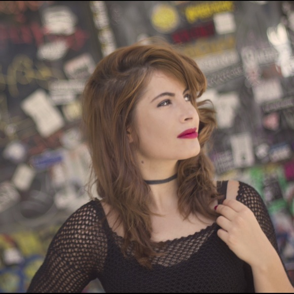 Profile Picture of Taís Lages (@siatsegal) on Poshmark