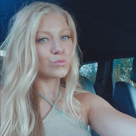 Profile Picture of Jordan Langebartels (@jordan_lang12) on Poshmark