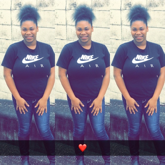 Profile Picture of Yasmine Wysingle (@yazzie19) on Poshmark