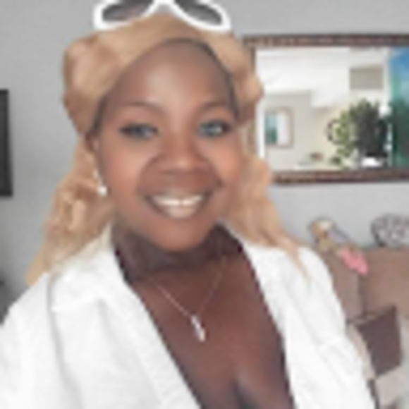 Profile Picture of Claudette Edwards (@claudetteedw195) on Poshmark