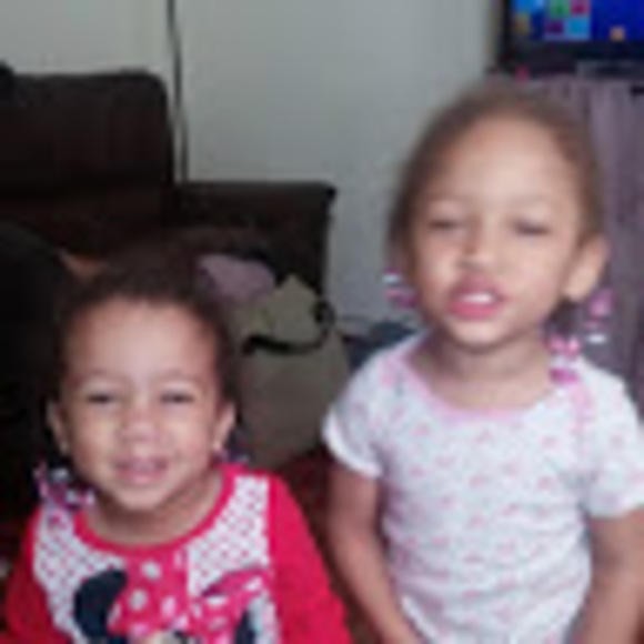 Profile Picture of Mattie Suitth (@suitt74) on Poshmark