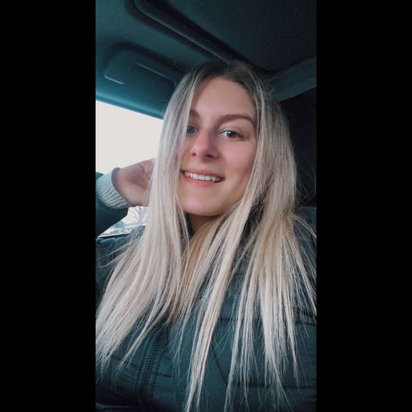Profile Picture of Kelly-ann Fréchette (@kellyann299) on Poshmark