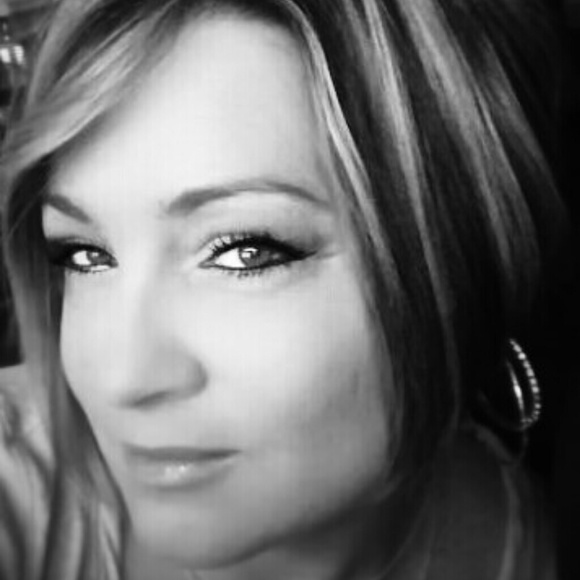 Profile Picture of Lisa Hagler (@weatiegirl) on Poshmark