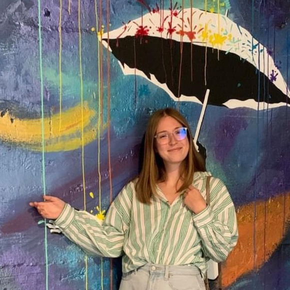 Profile Picture of Madalyn Bozinski (@madalynbozinski) on Poshmark