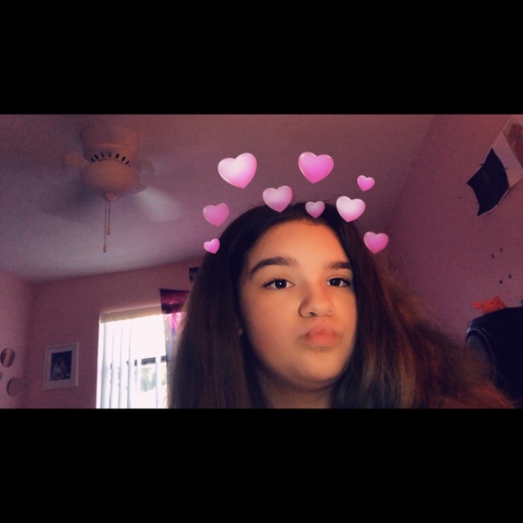 Profile Picture of Daniella Labozzetta (@donkyfam) on Poshmark