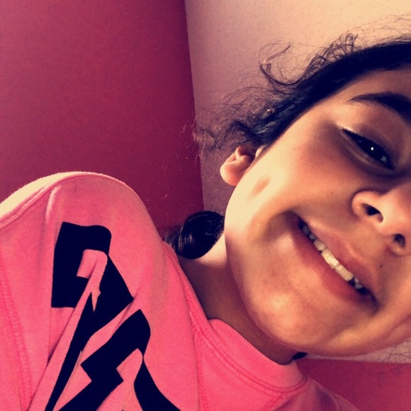 Profile Picture of Rawna Esmail (@rawna_esmail) on Poshmark