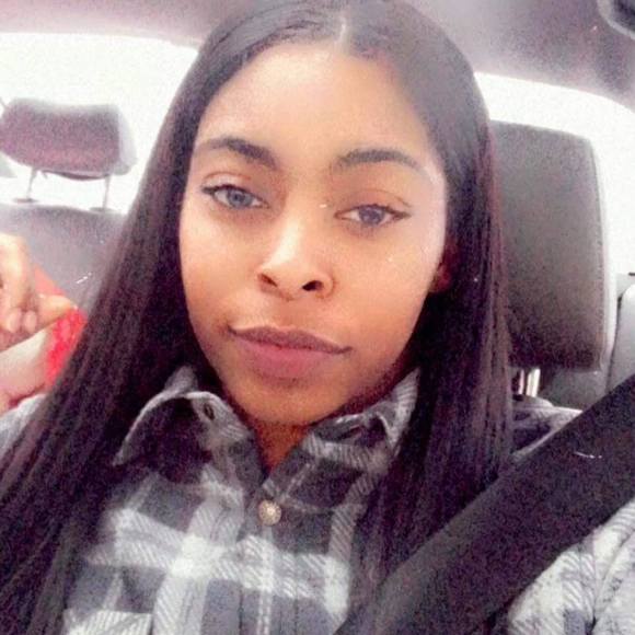 Profile Picture of Lilparis Calloway (@pmackblessed) on Poshmark