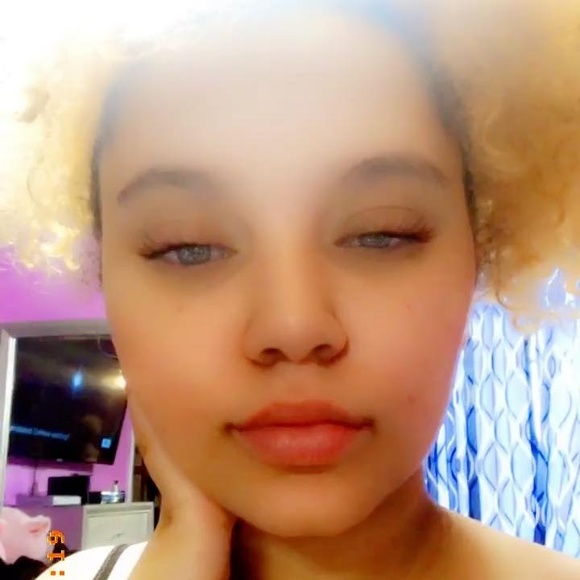Profile Picture of Kierra Moore (@kierramoore347) on Poshmark
