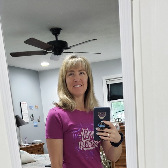 Profile Picture of Kerry Giallanza (@kerry_giallanza) on Poshmark