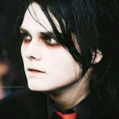 Profile Picture of Leah Shields (@gerardwayswife2) on Twitter