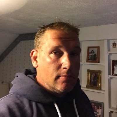 Profile Picture of RobbieShatto (@ShattoRobert) on Twitter