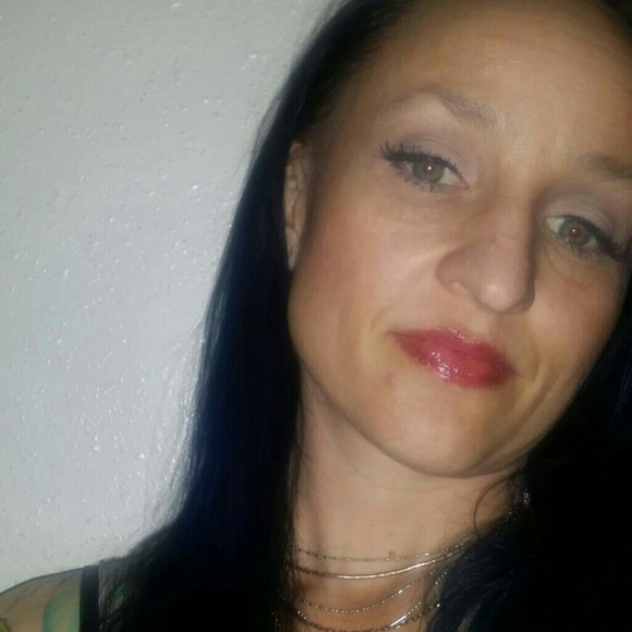 Profile Picture of Robyn Miles-jansen (@rrmj123) on Poshmark