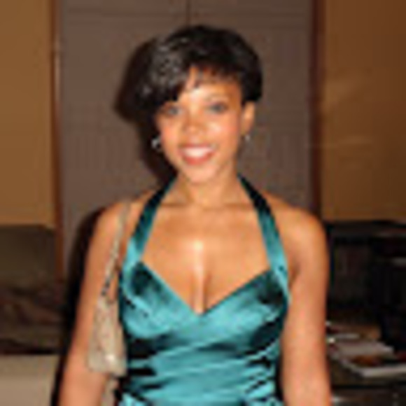 Shawna Cooper whitehead - Poshmark Profile Picture of Shawna Cooper whitehead (@drshawnacw) on Poshmark