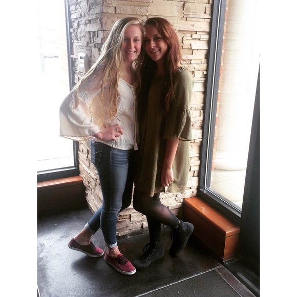 Profile Picture of Tori Barr (@victoriabarr16) on Poshmark