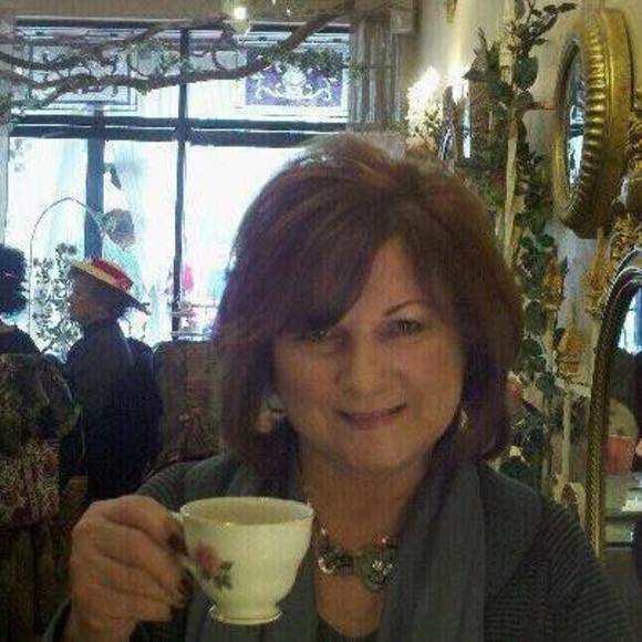 Profile Picture of Sharon Emerling (@semerling) on Poshmark