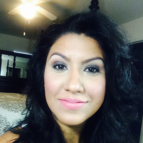 Profile Picture of Sylvia Walpole (@sylviawalpole) on Poshmark