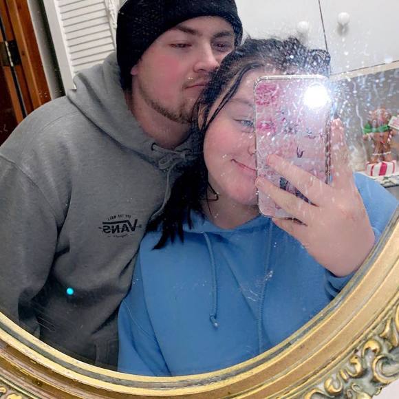 Profile Picture of Hannah Valleau (@hannahvalleau) on Poshmark