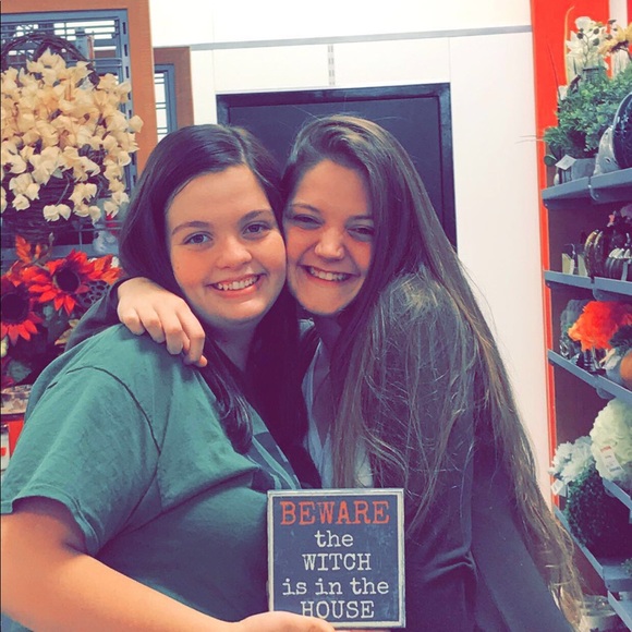 Profile Picture of Amanda Dodgen (@amanda_dodgen1) on Poshmark