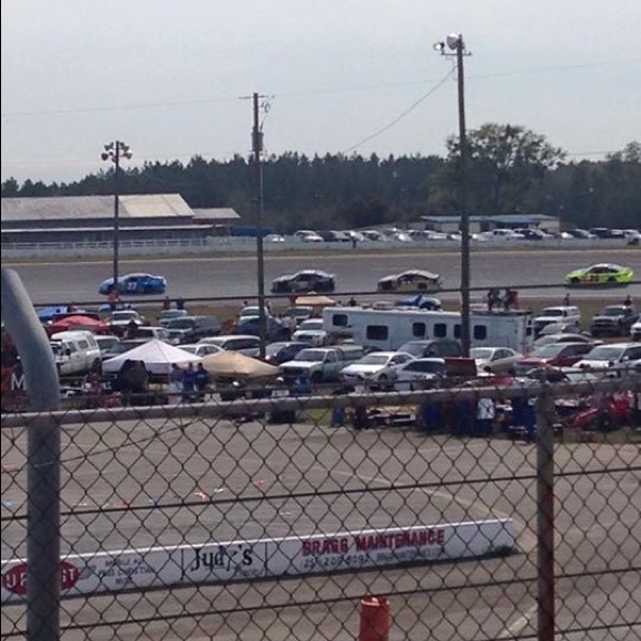 Profile Picture of Mia Entsminger (@bchgrl) on Poshmark