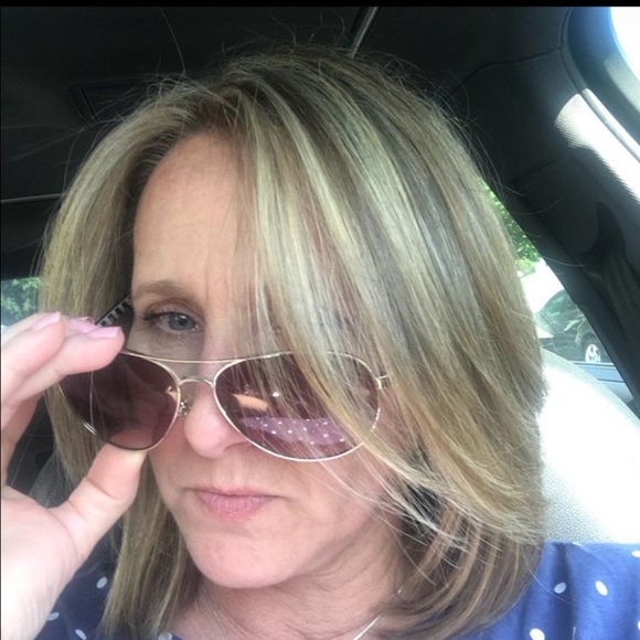 Profile Picture of Barbara Marino (@pinkpug22) on Poshmark