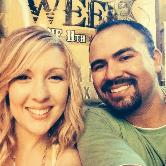 Kayla Huettenmueller - Poshmark Profile Picture of Kayla Huettenmueller (@kla_hoot) on Poshmark