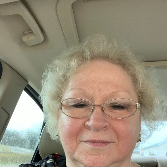 Profile Picture of Sharon Clausen (@sharonclausen) on Poshmark