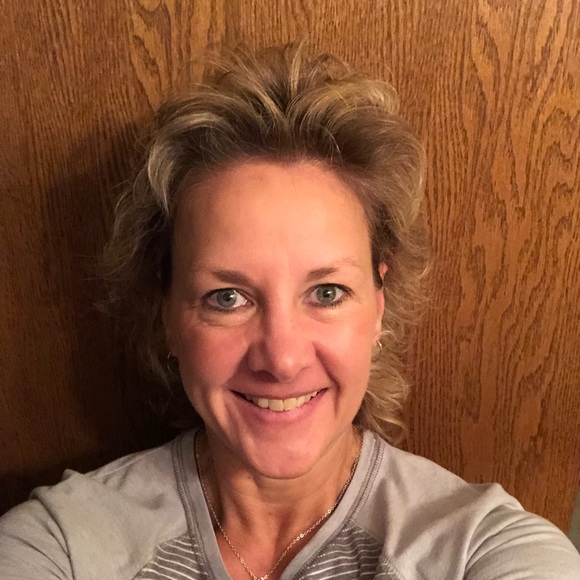 Profile Picture of Julie Deffibaugh (@julied63) on Poshmark