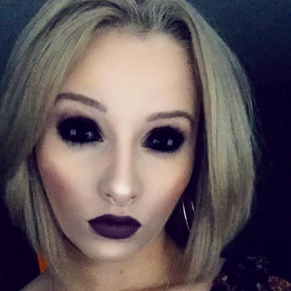 Profile Picture of Lily Ann (@lilylikes10) on Poshmark