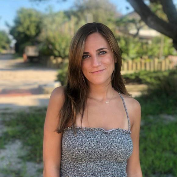 Profile Picture of Amanda Cuttitta (@xoamanda84xo) on Poshmark