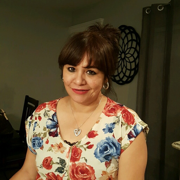 Profile Picture of Georgina Valero (@ginavalero) on Poshmark