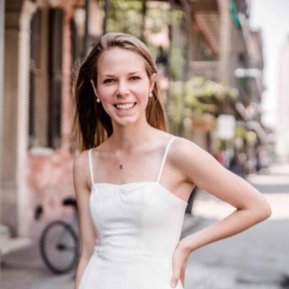 Profile Picture of Eleanor Belluscio (@ebellusc) on Poshmark