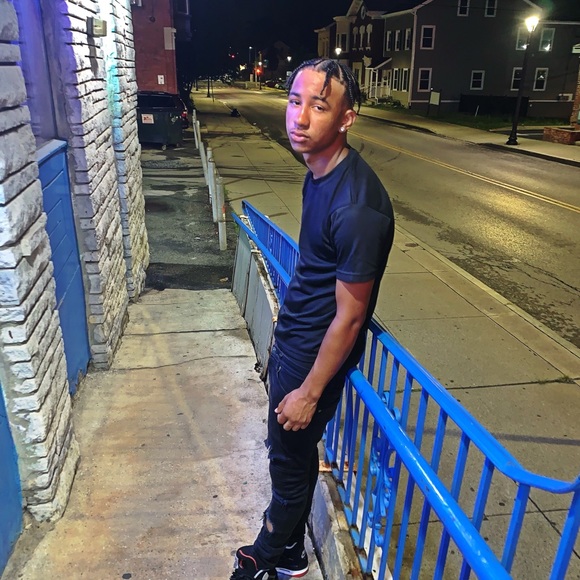 Profile Picture of Jason Gaulden (@ybjay38) on Poshmark