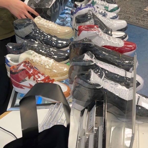 Profile Picture of Curry Johnson (@curryjohnson75) on Poshmark