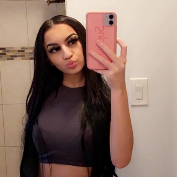 Profile Picture of Julia Finger (@julia63003) on Poshmark