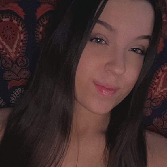 Profile Picture of Theresa Lane (@theresalane04) on Poshmark