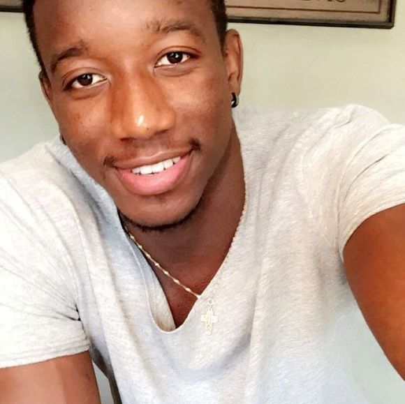 Profile Picture of Daniel Lira (@dhaitian) on Poshmark