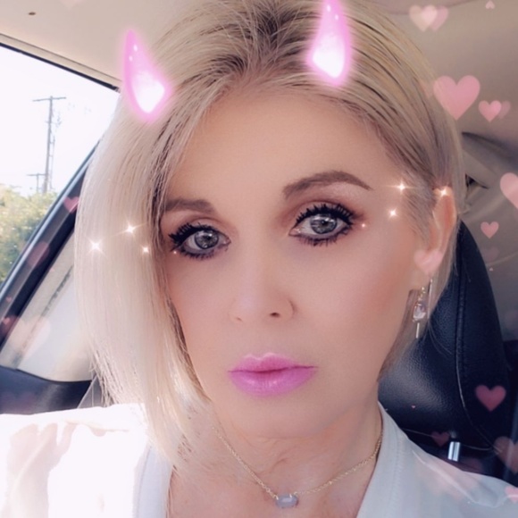 Profile Picture of Tina Pearson (@tinapearson123) on Poshmark