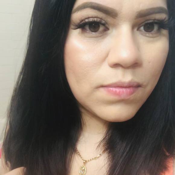 Profile Picture of Chavero Elitania (@chaveroelitania) on Poshmark