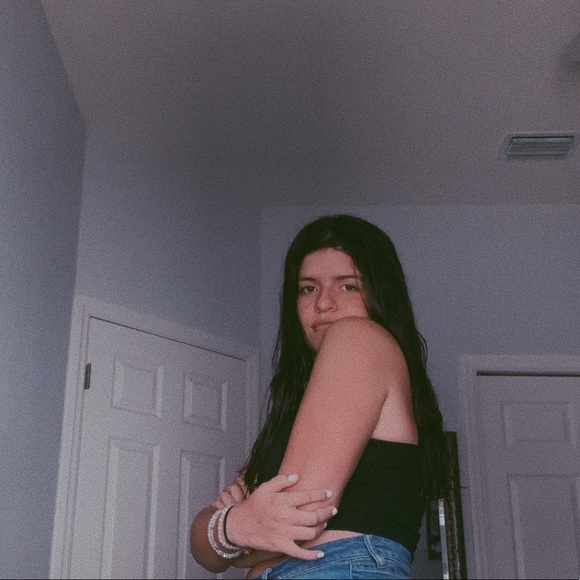 Profile Picture of Luz Olavarria (@80xm) on Poshmark