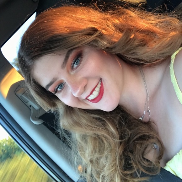Profile Picture of Katelyn Peterson (@katie_gp3) on Poshmark