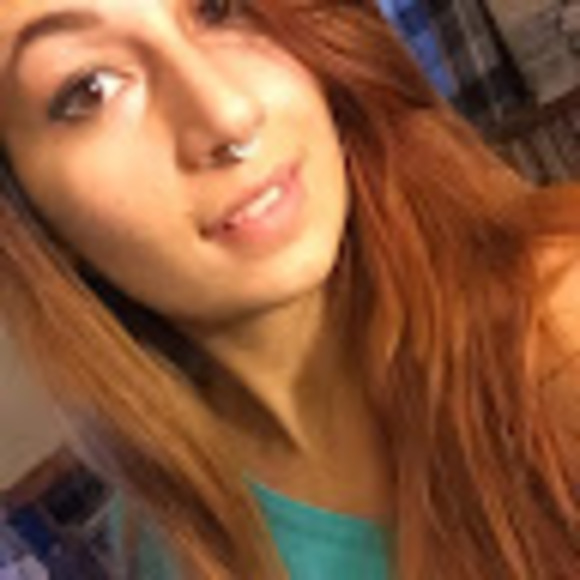 Profile Picture of Amber Rezk (@amberrezk) on Poshmark