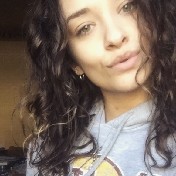 Profile Picture of Cassidy Letart (@cassidy_autum) on Poshmark