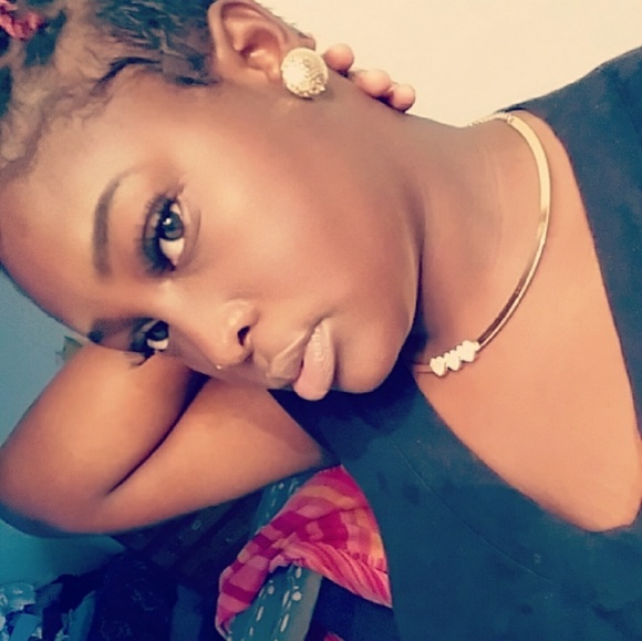 Profile Picture of Tahnejah Queeley (@vibesgood) on Poshmark